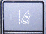車線逸脱警報装置を装備しております。