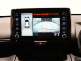 パノラミックビューモニター付きです。車両を上から見たような映像をディスプレイオーディオ画面に表示。運転席からの目視だけでは見にくい、車両周辺の状況をリアルタイムでしっかり確認できます。