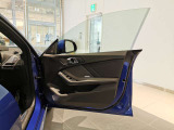 BMWプレミアムセレクション前橋では、高年式低走行モデルからMモデル、年式が経ちなかなかディーラーでは見かけないモデルまで幅広いラインナップで認定中古車を取り扱っております。品質に自信があります。