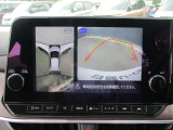 アラウンドビューモニターも装備しております。ご覧のように車体を真上か見たような映像なので、車庫入れの苦手なお客様ももうご心配いりません。