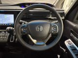ハンドルにHondaセンシング系のクルーズコントロールやレーンキープアシストなどのスイッチと、オーディオの操作スイッチが装備されています。ハンドルから手を離さず安全に操作できます。