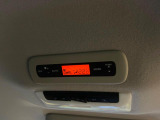 【リアオートエアコン】広い後部座席には必須の機能!風量や温度を自動で調整し前席と同様な車内環境にしてくれるリアオートエアコンを装備。夏の暑さも冬の寒さもストレスなく快適にお過ごしいただけます♪