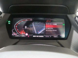 ◆インスツルメント・パネルのエレガントなデザインは、BMW特有の水平ラインで構成され、室内空間に端正な印象をもたらします。人間工学に基づいてレイアウトされた重要な操作系統は、直観的な操作が可能です◆
