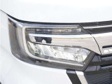 【ヘッドライト】省電力で長寿命の明るく運転しやすいLEDヘッドランプです。明るく照らすので暗い夜道からお客様を守ってくれます。