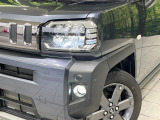 【LEDヘッドライト】悪天候や夜間走行時も良好な視界を確保し安心して運転できる高輝度LEDヘッドライトを装備!点灯速度が早く、消費電力も抑えられています。