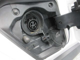 右側に普通充電ポートがございます。