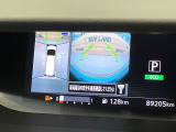 【アラウンドビューモニター】専用のカメラにより、上から見下ろしたような視点で360度クルマの周囲を確認することができます☆死角部分も確認しやすく、狭い場所での切り返しや駐車もスムーズに行えます。