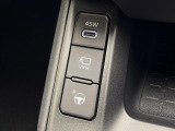 【リモート機能つきアドバンストパーク】専用スマートフォンアプリの使用で、車外から遠隔駐車・出庫が可能な先進機能。広い場所で乗り降りしたい時に便利です♪