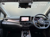 インパネ全体の写真で見た目もわかりやすく、使いやすいお車です。