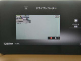 純正ドライブレコーダー:前後の運転状況を映像で記録します。
