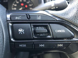 【ステアリングスイッチ】右です。ハンドルから手を離さず、運転に集中したまま手元でマルチインフォメーションディスプレイ内の表示切替などができます。