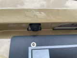 【バックカメラ】後退時に車両後方の映像をモニターに映す機能。目視できない死角を確認でき、衝突事故を防ぎます。駐車が苦手な方だけでなく全てのドライバーに必須の安全装備です。