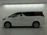 両側パワースライドドア付きだから、狭い駐車スペースなどでの 乗り降りラクラク!小さなお子さまのいるご家庭には嬉しい装備。