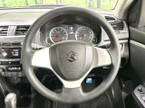 インテリアに合わせたデザインのステアリングは、運転される方のことも考え、運転しやすい形状、大きさです。是非一度、実際に触ってお確かめください。