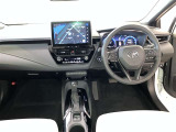 運転席周りのレイアウトをご覧ください。ナビゲーションが綺麗に装着されすっきり収まってますね!