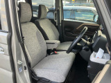 体格・好みに合わせてドライブポジションを調節でき快適ドライブをサポートする運転席回り。