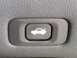 ボタン一つでトランクオープンが可能!車内から操作できる為、非常に便利な装備の一つとなります!