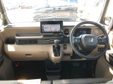 【インパネ全体】手が届きやすく、どなたでも運転しやすいです。シンプルで使いやすい設計になっています!