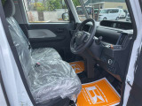 毎日過ごす運転席は要チェック。シートのへたり・擦れ、視界のイメージまで伝わる重要ポイント。