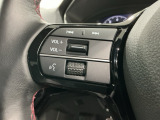 ステアリングにオーディオ操作スイッチが付いています。オーディオ画面に直接タッチしなくても操作が出来ますので、運転に集中できます。