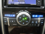 左右独立温度コントロールフルオートエアコンです。運転席、助手席それぞれで独立して温度設定ができます。冷え性の方が乗っても安心ですね♪