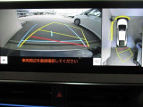 パノラミックビューモニター付きです。車両を上から見たような映像をディスプレイオーディオ画面に表示、運転席からの目線だけでは見にくい、車両周辺の状況をリアルタイムでしっかり確認できます。