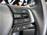 ◆アダプティブクルーズコントロール◆予め設定した車速内でクルマが自動的に加減速。前走車との適切な車間距離を維持しながら追従走行します。【LKAS】車線維持支援システムでステアリング操作を支援。
