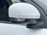 最近よく目にするドアミラーウインカー。単なる流行ではありませんよ!前や横からの視認性がよくなり、安全に寄与する装備です。