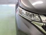 LEDヘッドライトは、点灯の瞬間から光量を発揮し、突然暗くなるトンネルなどでの安定感を高めます。