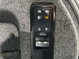 電子制御エアサスペンション 走行中や停車時に車高を上げ下げすることで、多用途性を高めます。乗員の乗り降りの際やトランクに荷物などを積み込むときにも便利です。