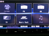 フルセグテレビ搭載。DVD・CD再生・SDカードに対応しています。