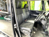 運転席シート廻りは使用感も少なく、良好な状態となっています。丁寧に使われていたことがよくわかりますね。