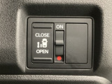 【片側パワースライドドア】片側がパワースライドドアになっており、運転席のスイッチやスマートキーでも開閉が可能です!開口部も広いので乗り降りも楽々♪
