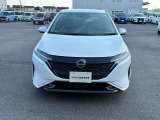日産のブランドを象徴するVモーショングリルです。