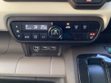 運転席にはシートヒーターを装備