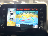 【パノラミックビューモニター】専用のカメラにより、上から見下ろしたような視点で360度クルマの周囲を確認することができます☆死角部分も確認しやすく、狭い場所での切り返しや駐車もスムーズに行えます。