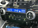 左右独立温度コントロールフルオートエアコンです。運転席、助手席それぞれで独立して温度設定ができます。冷え性の方が乗っても安心ですね♪