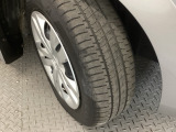 安全に走行するためには空気圧の確認をはじめ溝の深さ、ひび割れの等の点検が必要です。点検時に交換が必要と判断した場合は交換いたします。