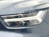 ●LEDヘッドライト:夜間走行時も良好な視界を確保し安心して運転できる高輝度LEDヘッドライトを装備!点灯速度が早く、消費電力も抑えられています。
