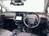 運転席まわりです。 各操作スイッチは使いやすい位置に配置されてます。