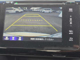 駐車時の安全確認をサポートするバックカメラも使用できます。インターナビで様々な情報を得ることもできます。