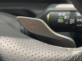【パドルシフト】ハンドルから手を離さずに素早くシフトアップ&ダウンができるので、エンジンブレーキを使う下り坂や高速道路の合流で加速したい場面で役立ちます。