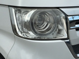 明るくて長寿命のLEDヘッドライト採用
