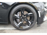 フロント 245/40R20 純正20アルミホイールにグロスブラックペイントを施しております。