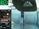 フロントカメラで車線や前方の人や車をモニターして、エマージェンシーブレーキや車線逸脱警報をを作動。ハイビームアシストも装備。