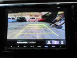 バックカメラの画像です。ガイドラインがスムースな車庫入れをサポートいたします。車庫入れの安心感がアップしますね。
