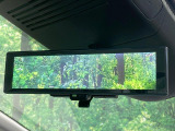 【インテリジェントルームミラー】後席の大きな荷物や同乗者で後方が確認しづらい時でも安心!カメラが撮影した車両後方の映像をルームミラー内に表示。クリアな視界で状況の確認が可能です!