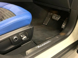 電動シートは運転中でも安全にシートポジションの設定が可能です。