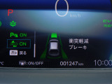 CMBS(追突軽減ブレーキ)・ミリ波レーダーと単眼カメラで前走車や歩行者」を検知。衝突する恐れがある場合音とディスプレーで警告をしさらに接近すると軽いブレーキ、強いブレーキと段階的に衝突回避を支援