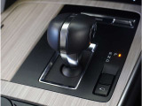 【シフトレバー】シフトもとても操作しやすいデザインになっております。運転する人の事を第一に考えた操作性の高い仕様です。